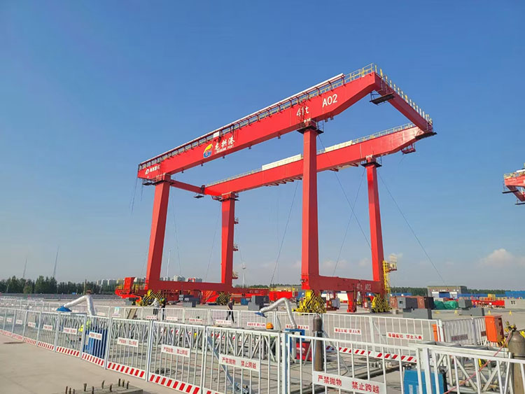 集装箱门式起重机